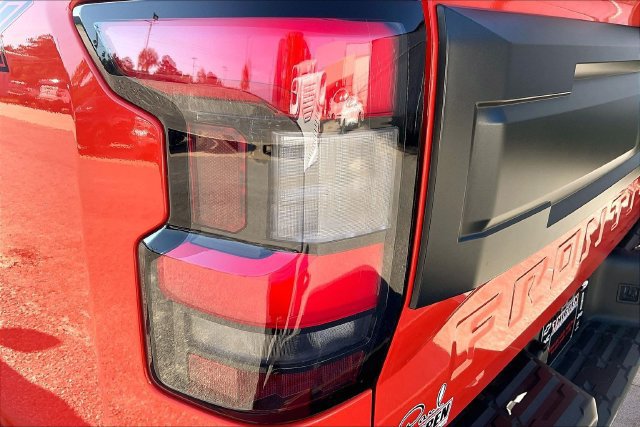 Used 2025 Nissan Frontier PRO-4X AWD/4WD image 33