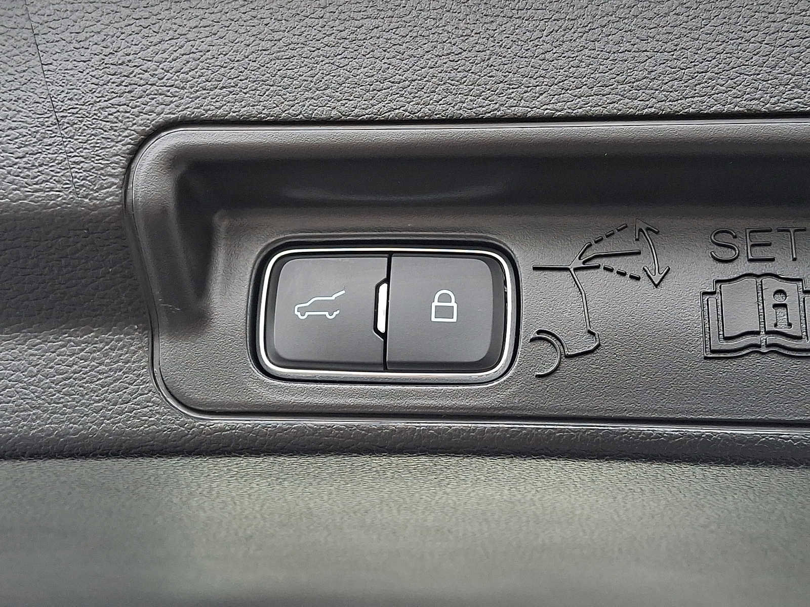 Certified 2025 Ford Explorer Active w/ Active Comfort Package image 30