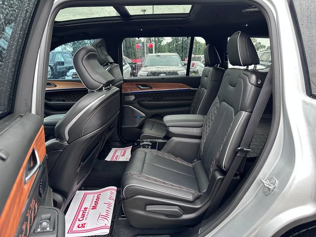 Used 2025 Jeep Grand Cherokee L Summit AWD/4WD image 8