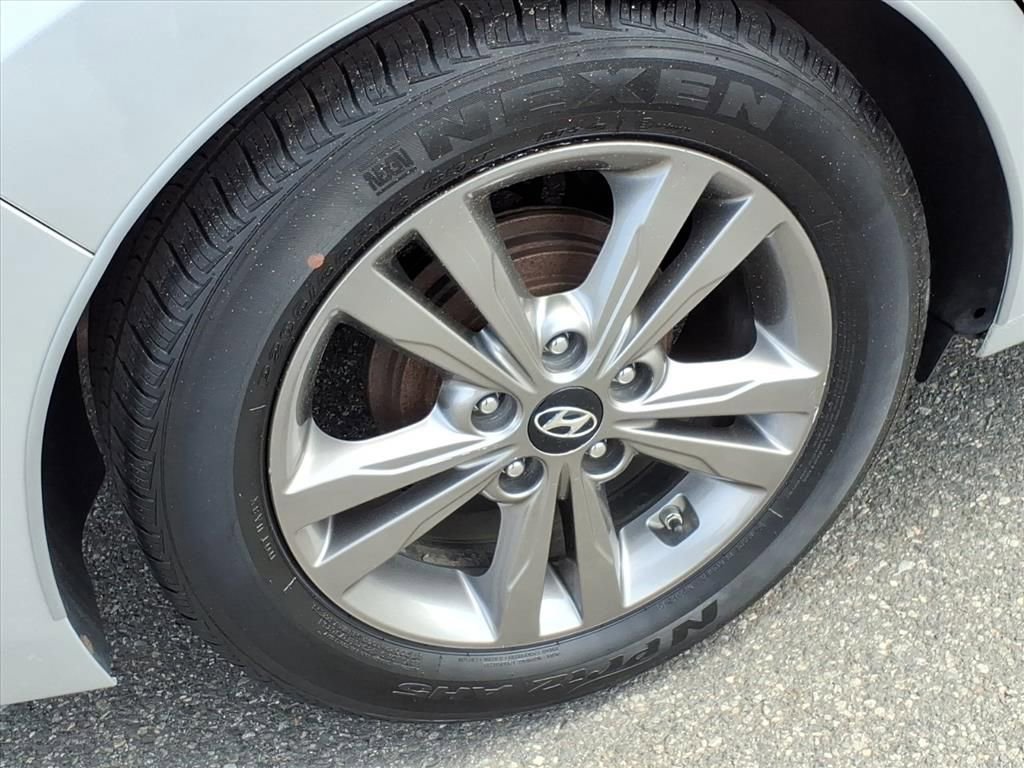 Used 2017 Hyundai Elantra SE FWD image 7