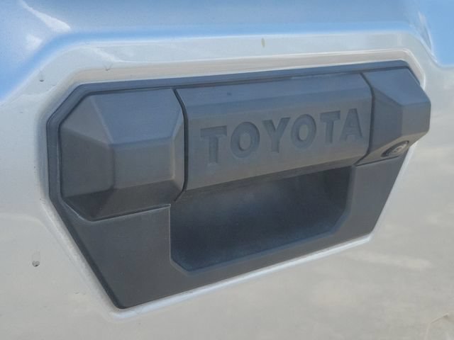 Used 2024 Toyota Tacoma SR5 AWD/4WD image 5