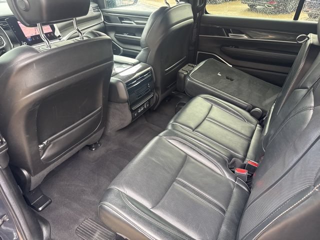 Used 2022 Jeep Wagoneer Series III AWD/4WD image 31