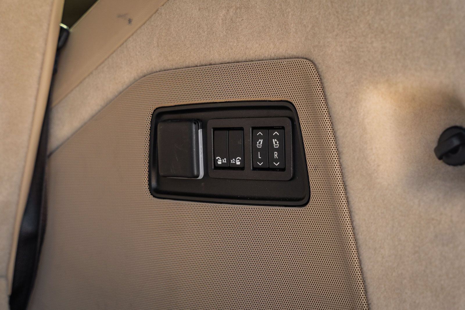 Used 2024 Cadillac Escalade Premium Luxury AWD/4WD image 16