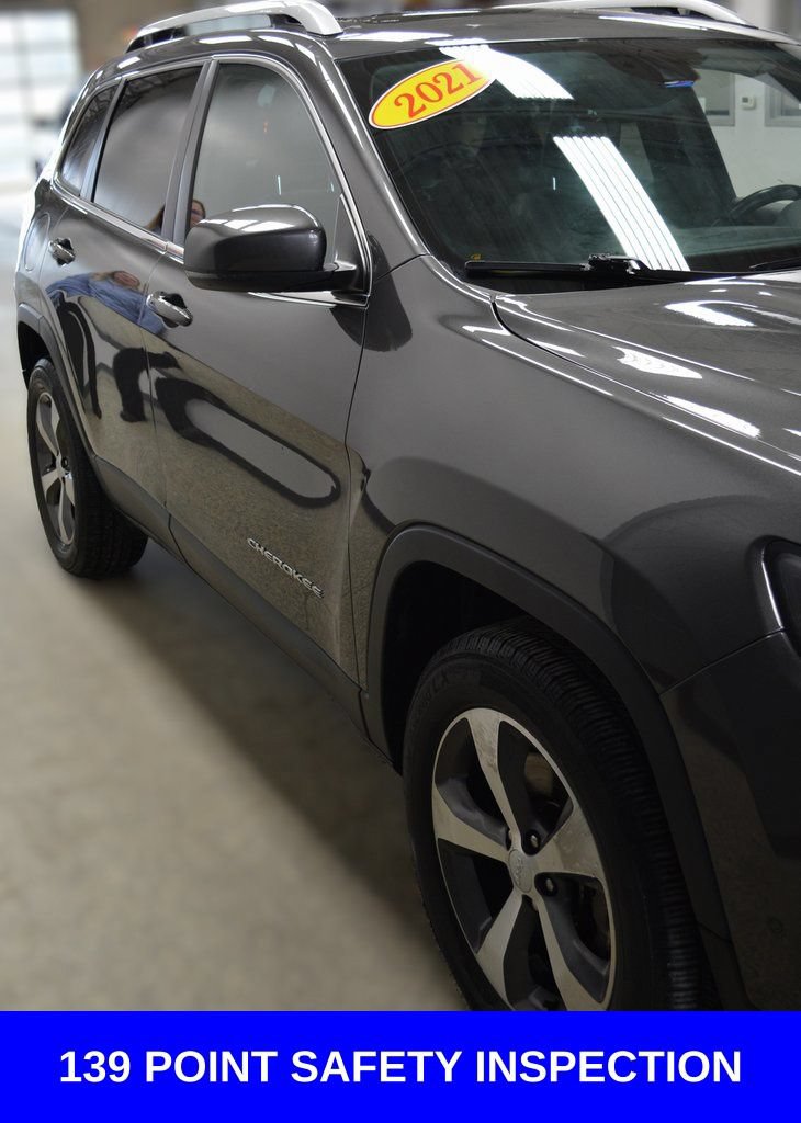 Used 2021 Jeep Cherokee Limited w/ Trailer Tow Group AWD/4WD image 8
