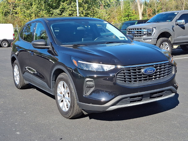 Certified 2025 Ford Escape Active w/ Cold Weather Package FWD image 2