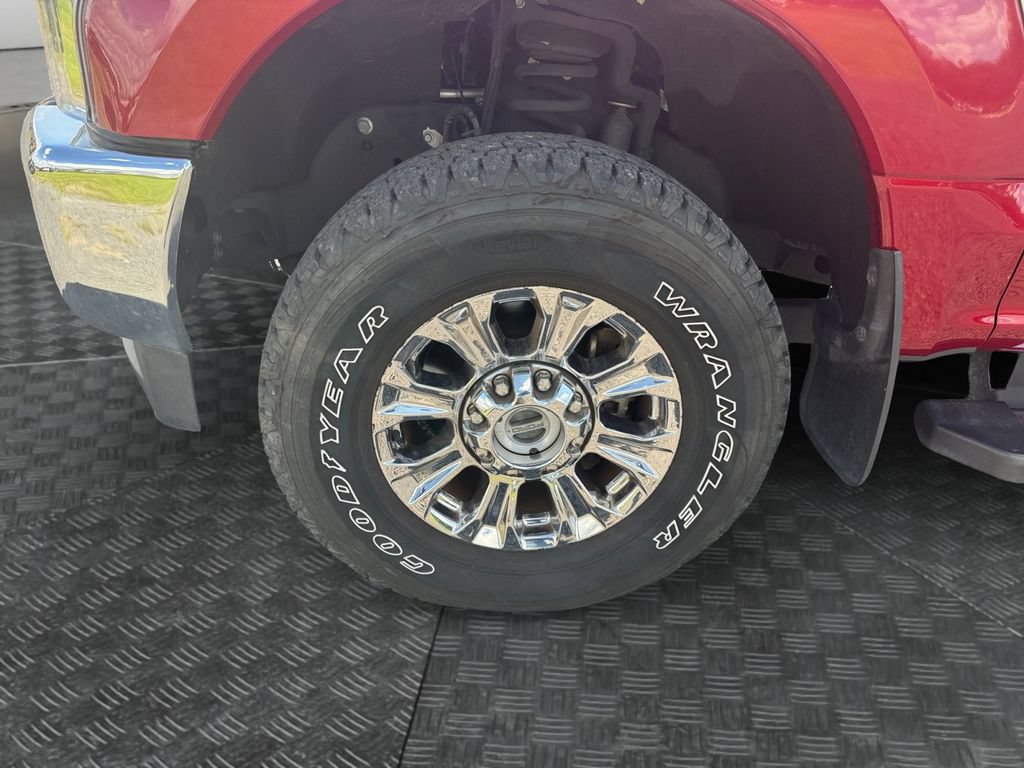 Certified 2019 Ford F250 XLT w/ XLT Premium Package AWD/4WD image 15