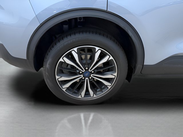 Certified 2022 Ford Escape SEL w/ SEL Stealth AWD Package image 31