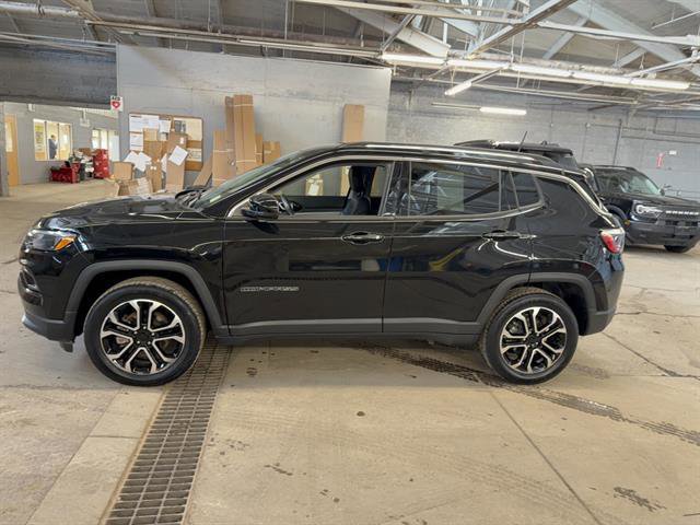 Used 2022 Jeep Compass Limited image 2