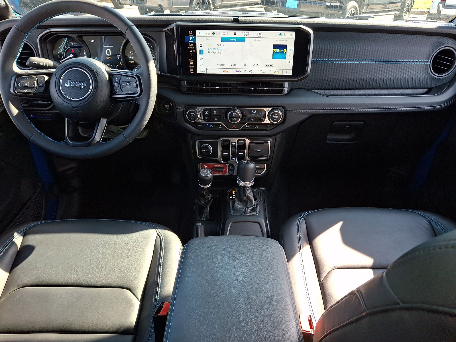 Used 2024 Jeep Wrangler Unlimited Rubicon 4xe AWD/4WD image 15