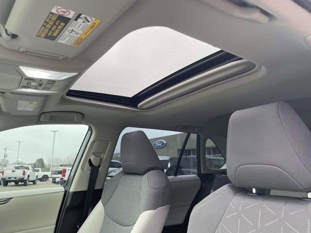 Used 2020 Toyota RAV4 XLE w/ Convenience Package image 21