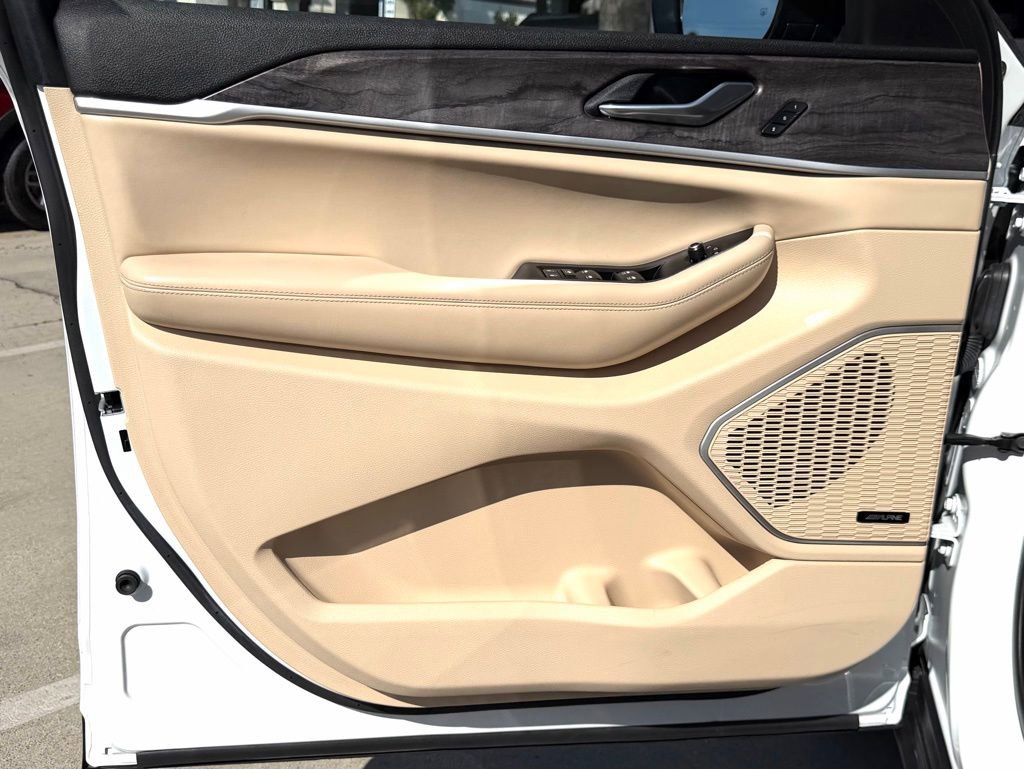 Used 2022 Jeep Grand Cherokee Limited image 14