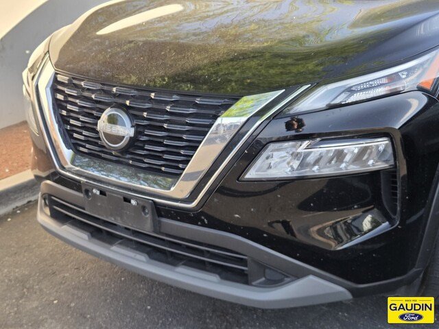 Used 2023 Nissan Rogue SV FWD image 2