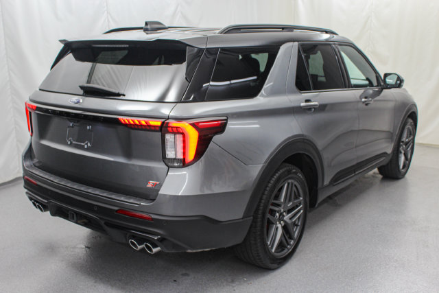 Certified 2025 Ford Explorer ST AWD/4WD image 9