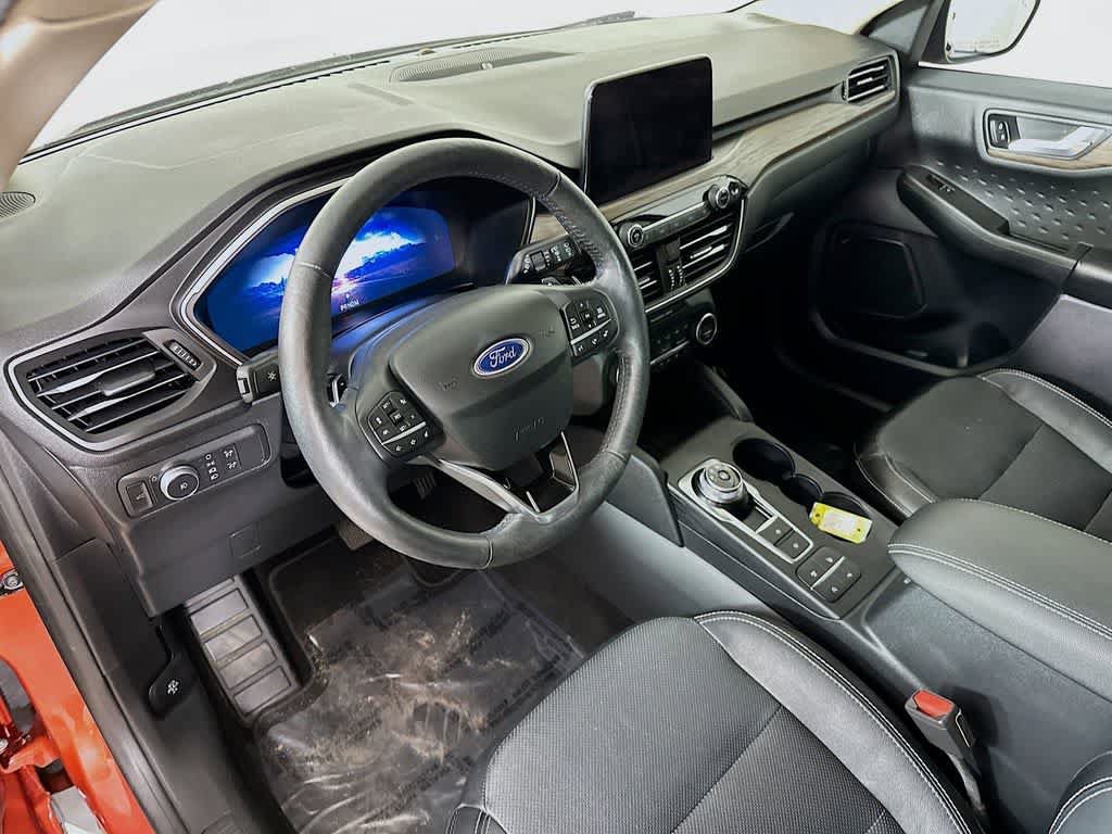 Certified 2020 Ford Escape Titanium AWD/4WD image 2