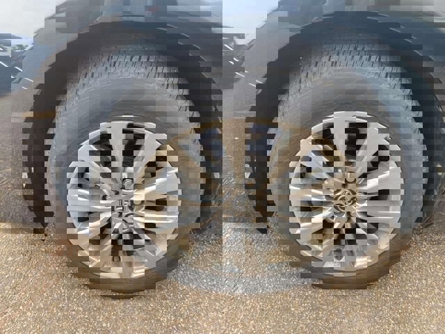 Used 2017 Toyota Camry XLE image 4