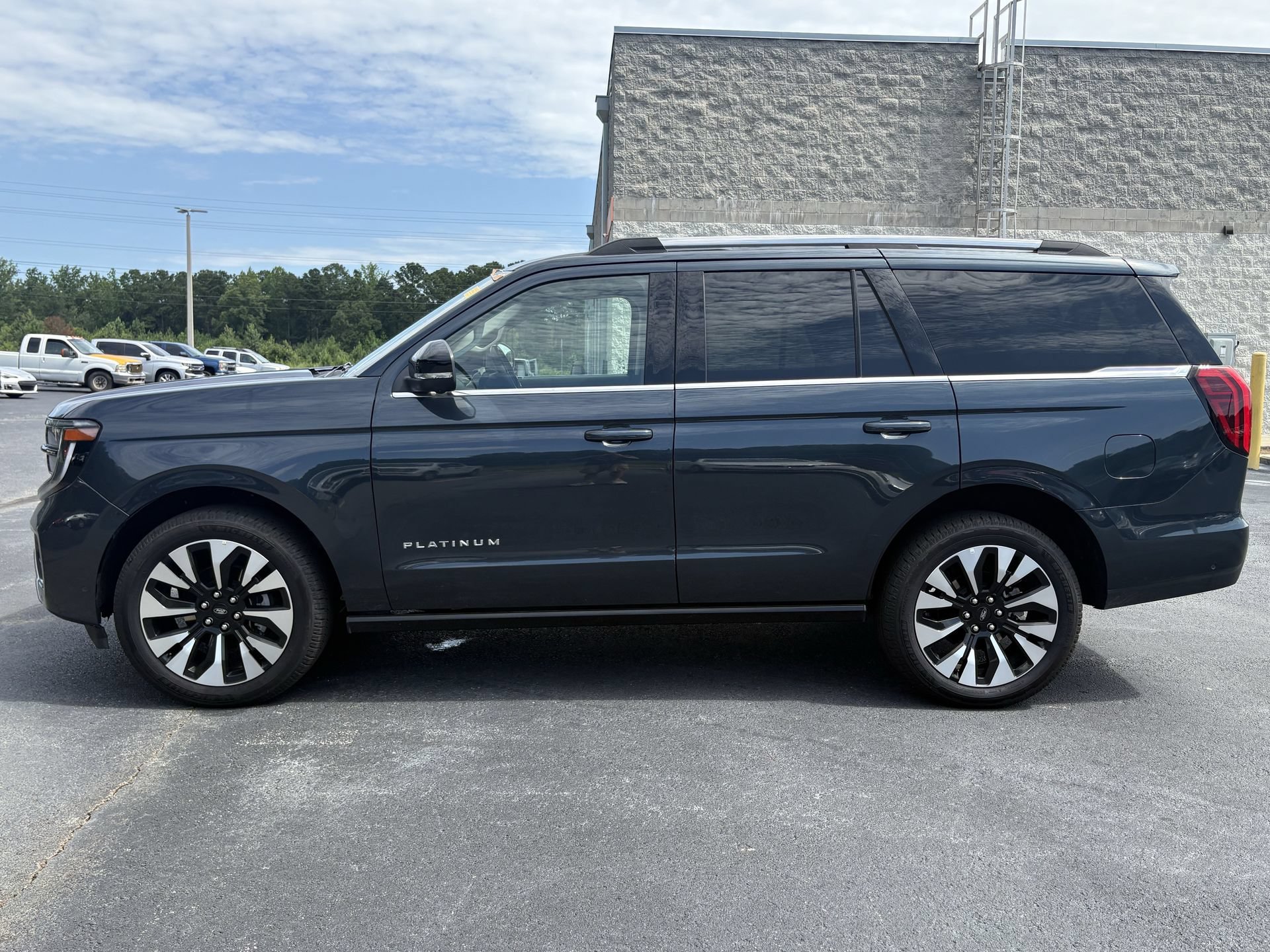 Certified 2025 Ford Expedition Platinum w/ Driver's Package AWD/4WD image 19