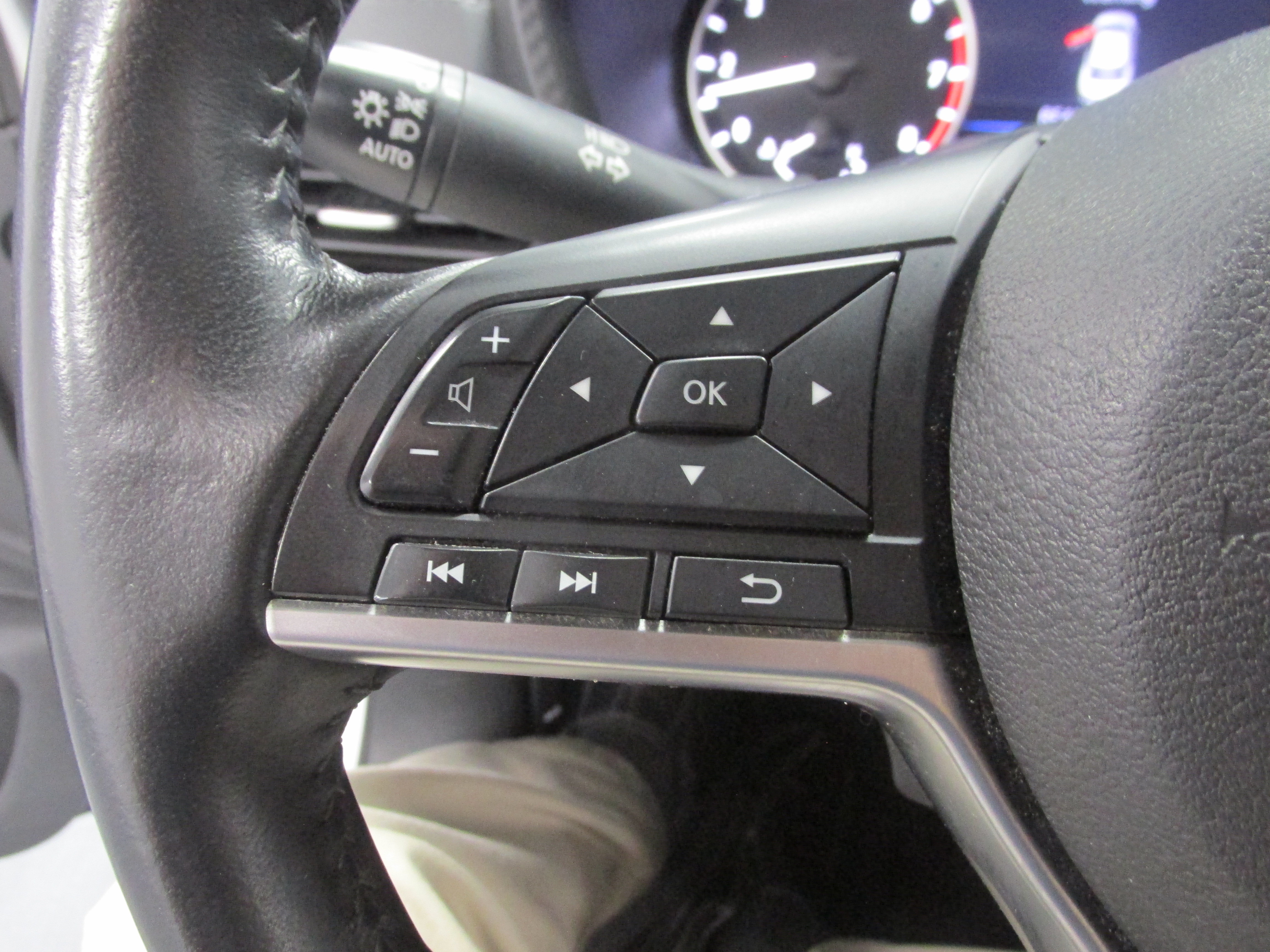 Used 2024 Nissan Sentra SV w/ All-Weather Package FWD image 31