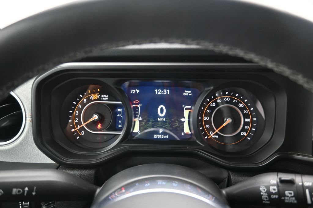 Used 2025 Jeep Wrangler Sahara AWD/4WD image 18