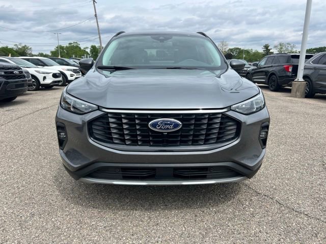 Certified 2024 Ford Escape Platinum w/ Class II Trailer Tow Package AWD/4WD image 2
