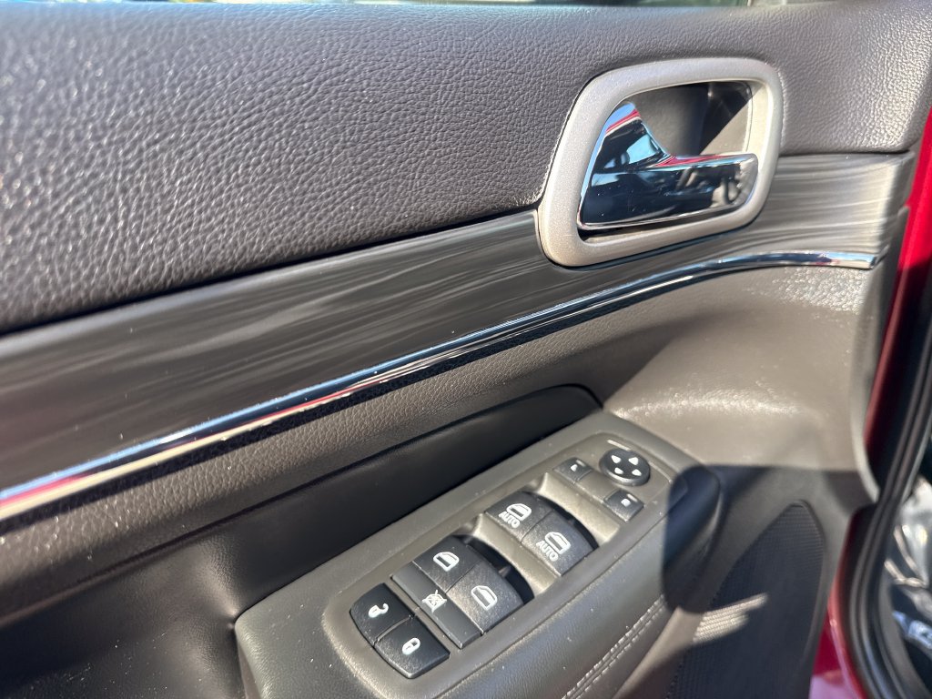 Used 2019 Jeep Grand Cherokee Limited AWD/4WD image 8