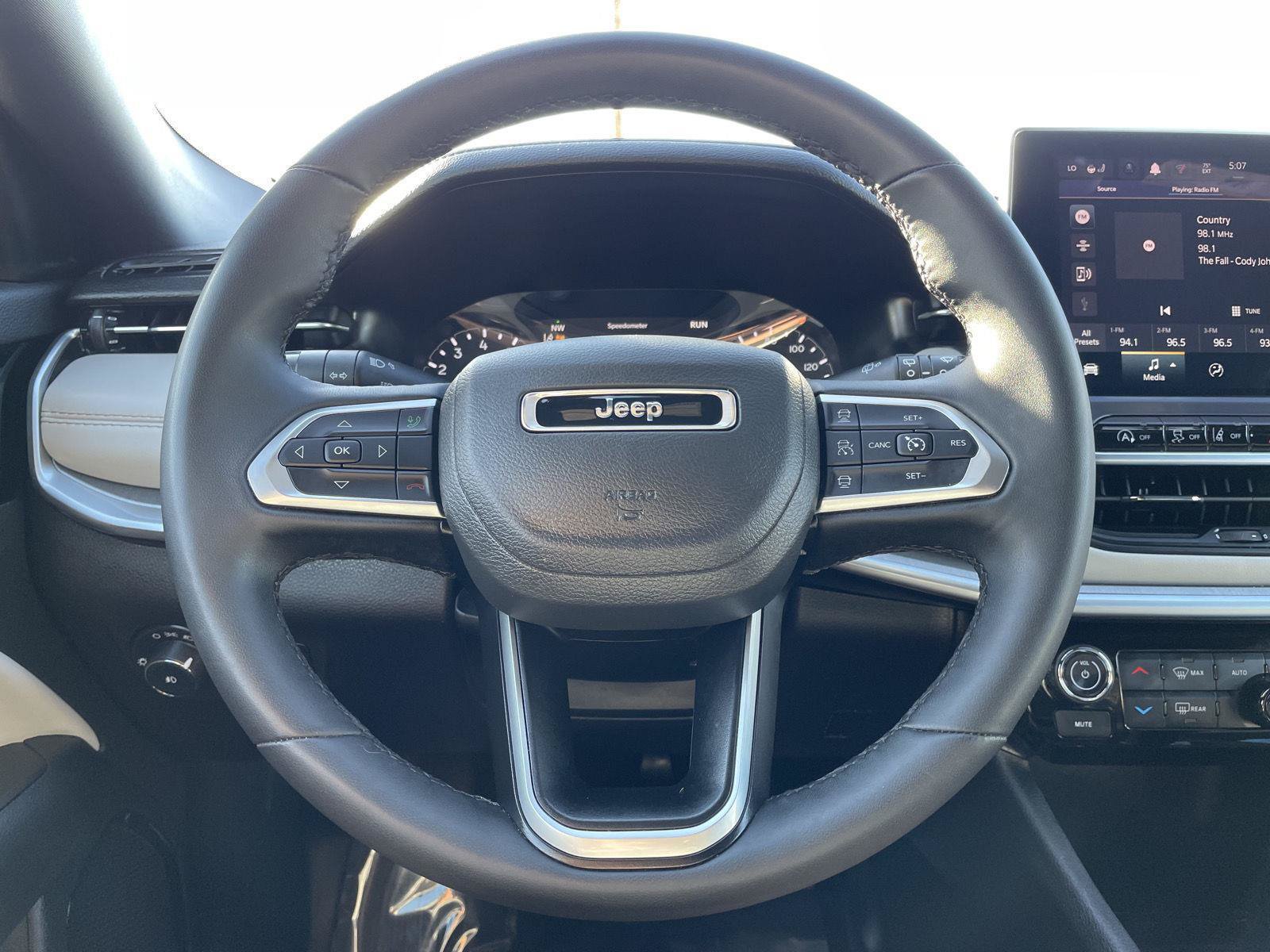Used 2025 Jeep Compass Limited AWD/4WD image 12