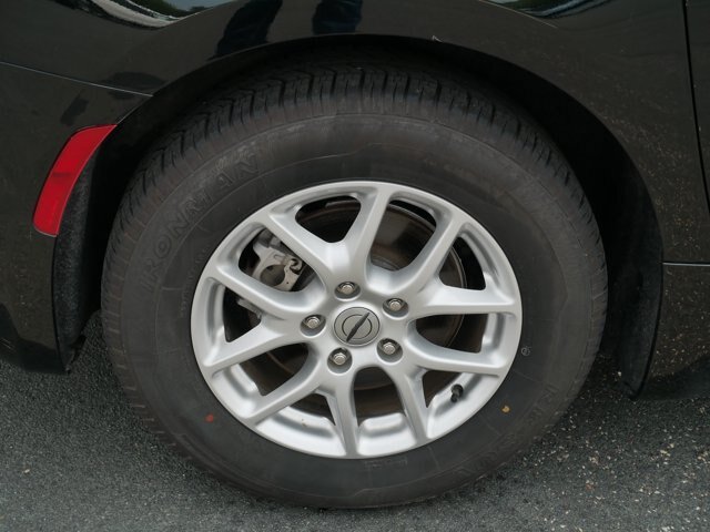Used 2024 Chrysler Pacifica Touring-L FWD image 9