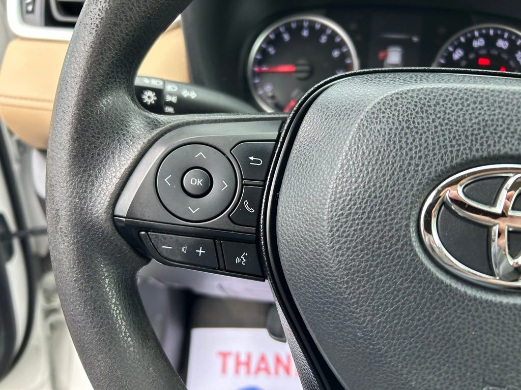 Used 2021 Toyota RAV4 LE AWD/4WD image 18