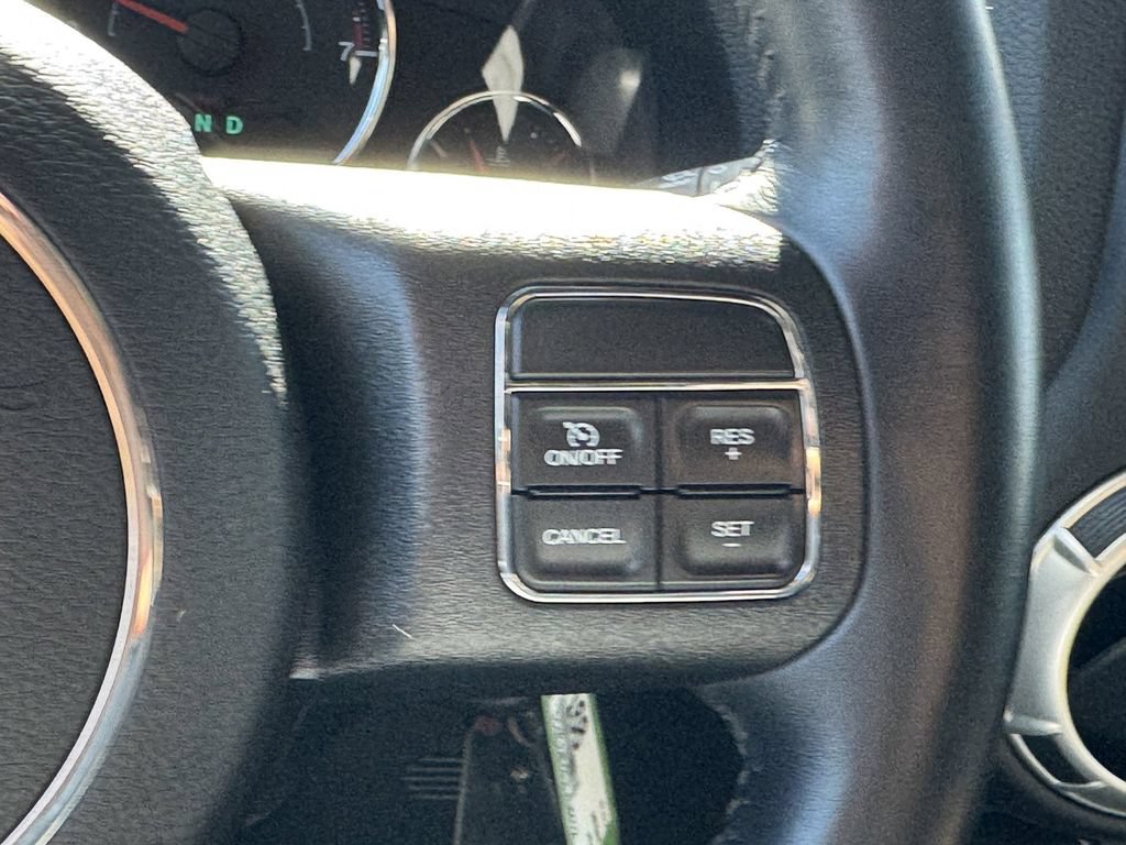 Used 2018 Jeep Wrangler Unlimited Sahara w/ Connectivity Group AWD/4WD image 18