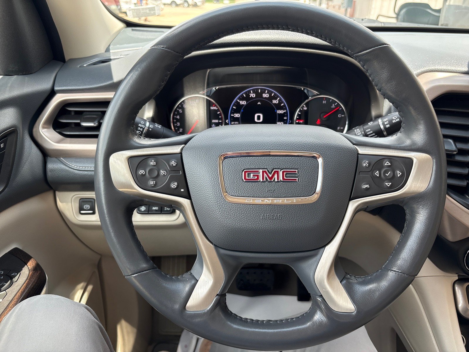 Used 2020 GMC Acadia Denali w/ Technology Package AWD/4WD image 18