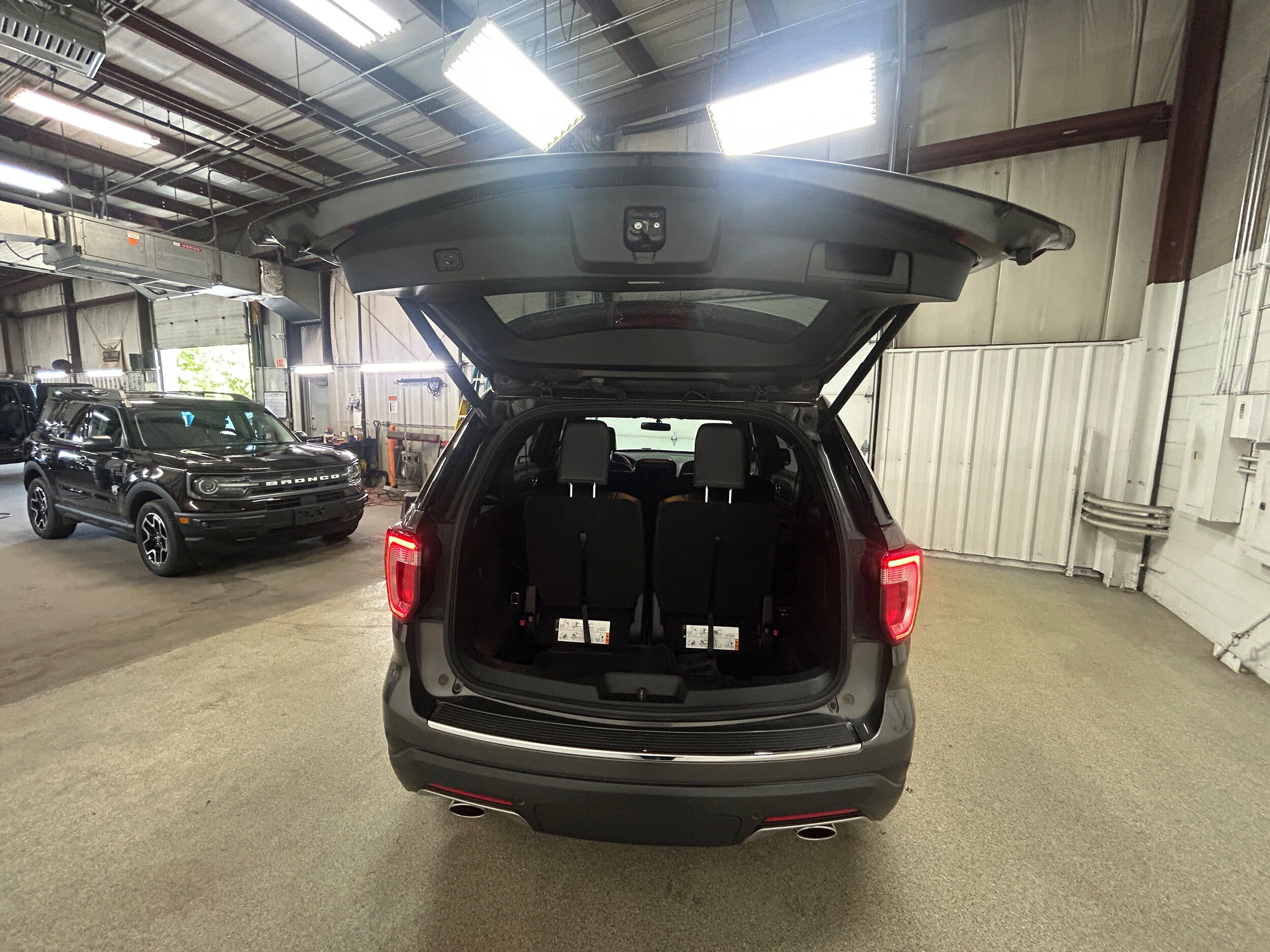Certified 2018 Ford Explorer XLT w/ Equipment Group 202A AWD/4WD image 29