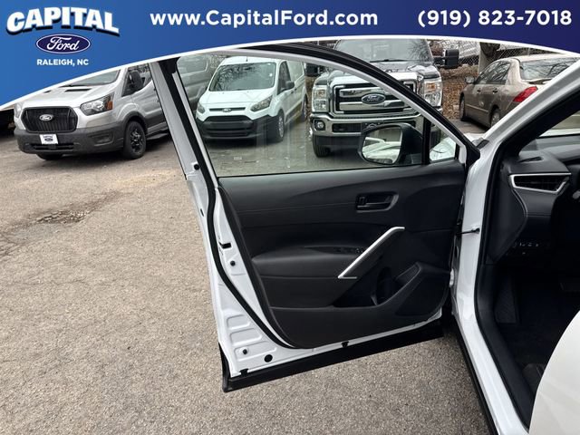 Used 2025 Toyota Corolla Cross AWD Hybrid w/ Moonroof Package image 19