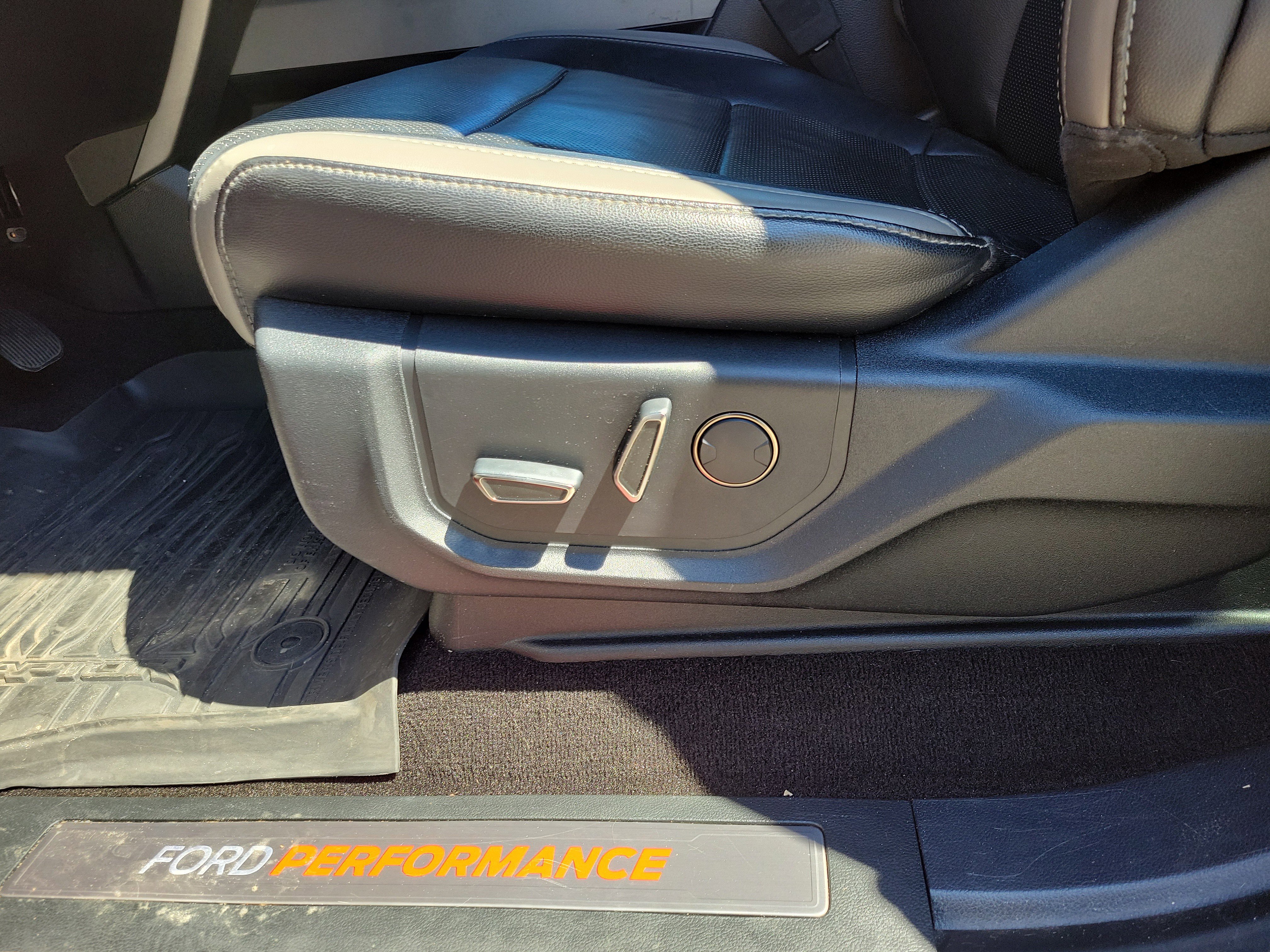 Certified 2018 Ford F150 Raptor w/ Equipment Group 802A Luxury image 9