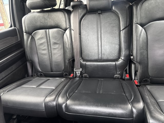Used 2024 Jeep Wagoneer L Series II w/ Flexible Seating Group AWD/4WD image 17