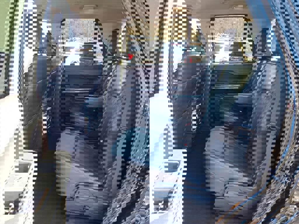 Certified 2024 Ford Expedition XLT image 7