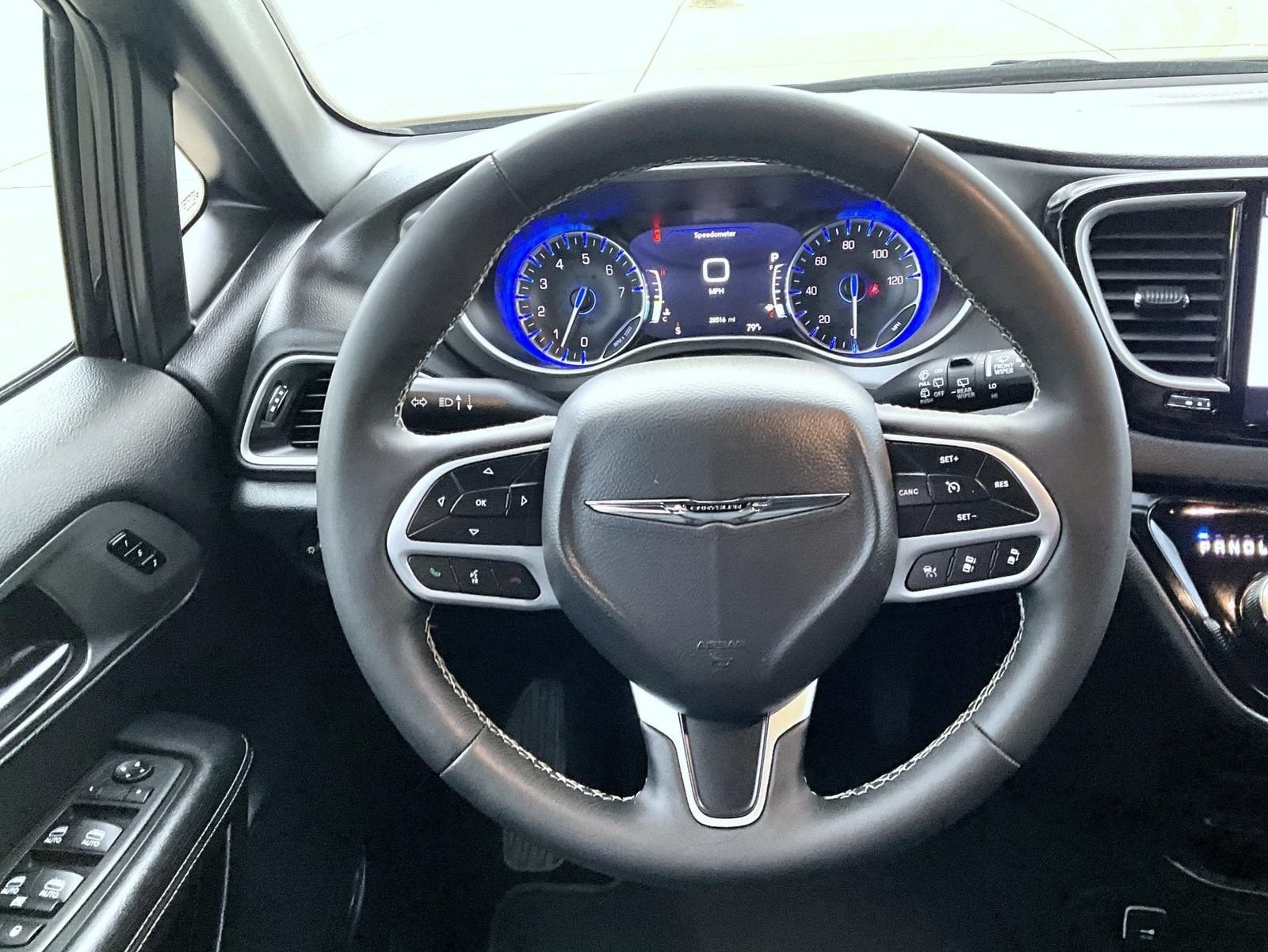 Used 2025 Chrysler Pacifica Select FWD image 11