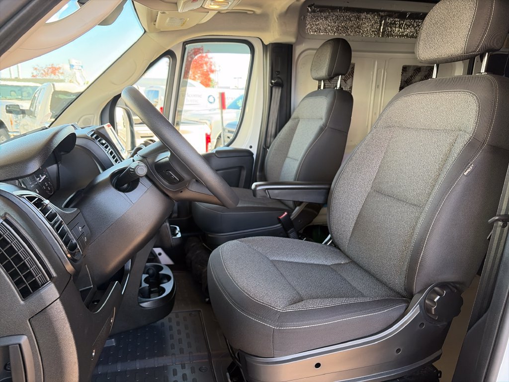 Used 2025 RAM ProMaster 2500 w/ Storage Group FWD image 10