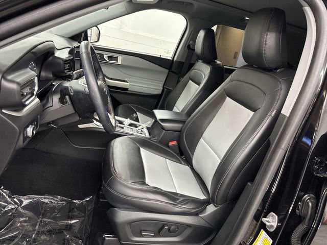 Certified 2023 Ford Explorer XLT w/ Equipment Group 202A image 5