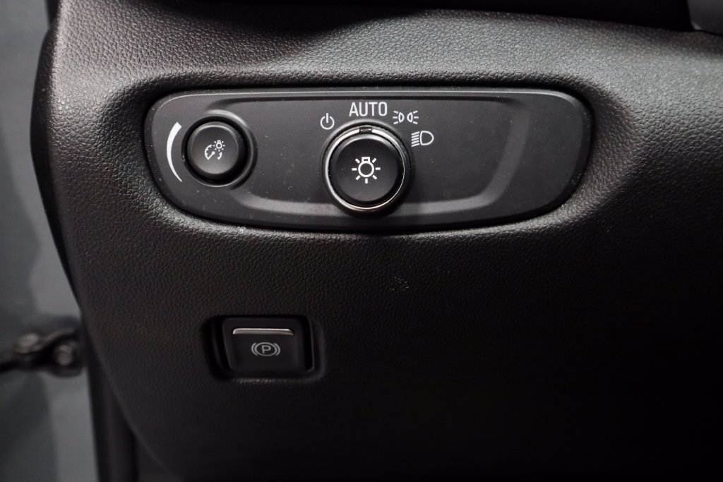 Used 2025 Chevrolet Blazer LT FWD image 27