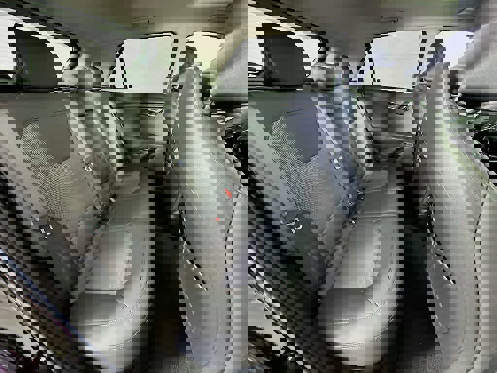 Used 2024 Kia Niro EX Touring image 32