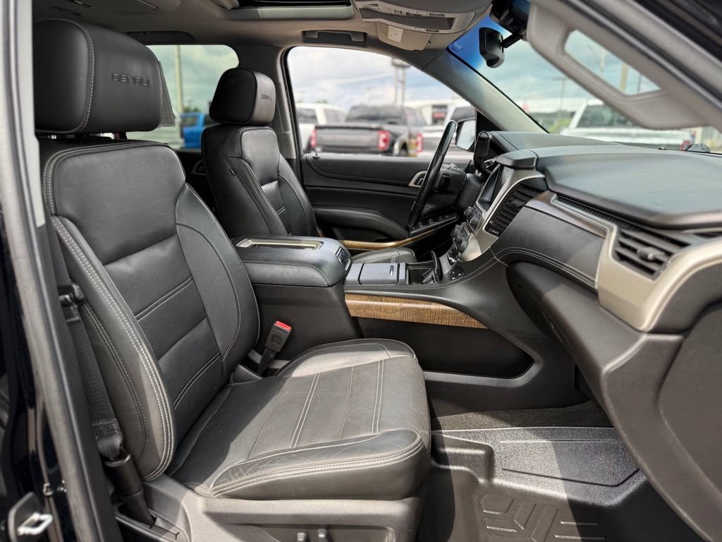 Used 2018 GMC Yukon Denali w/ Denali Ultimate Package AWD/4WD image 17