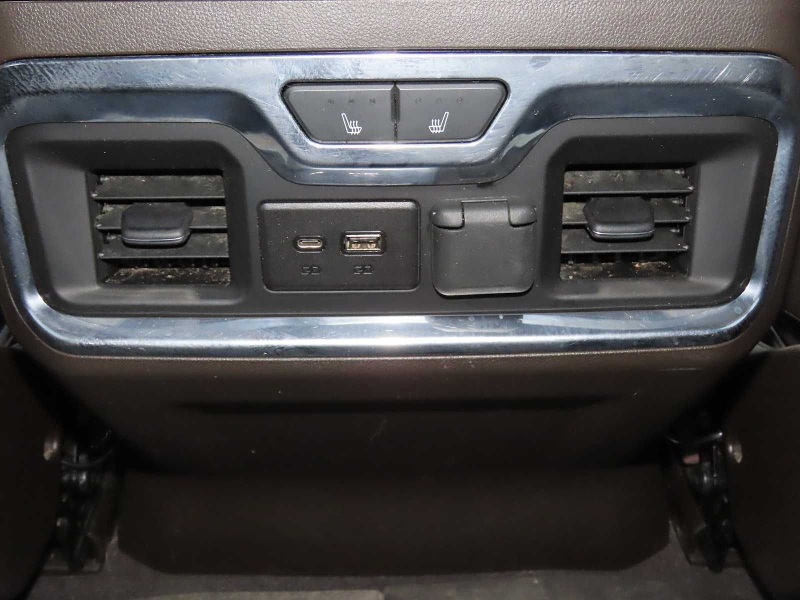 Used 2022 GMC Sierra 3500 Denali w/ Denali Ultimate Package image 28