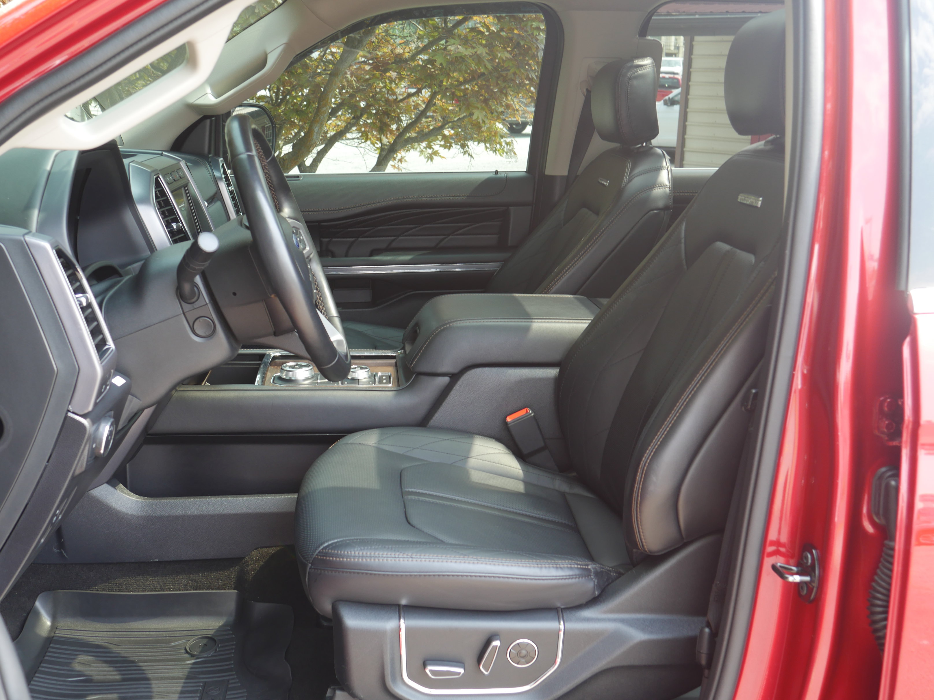 Certified 2020 Ford Expedition Platinum AWD/4WD image 3