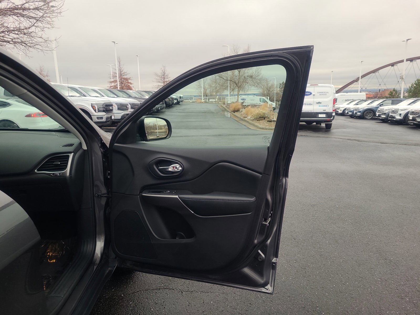 Used 2019 Jeep Cherokee Latitude Plus image 16