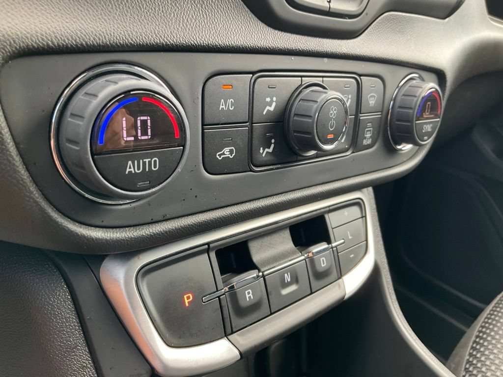 Used 2024 GMC Terrain SLE w/ Driver Convenience Package AWD/4WD image 3