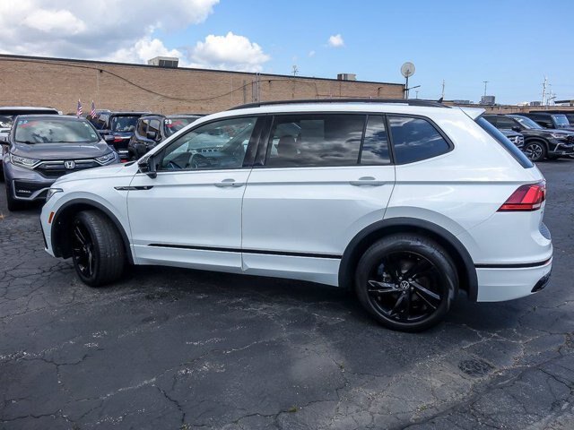 Used 2023 Volkswagen Tiguan SE R-Line AWD/4WD image 6