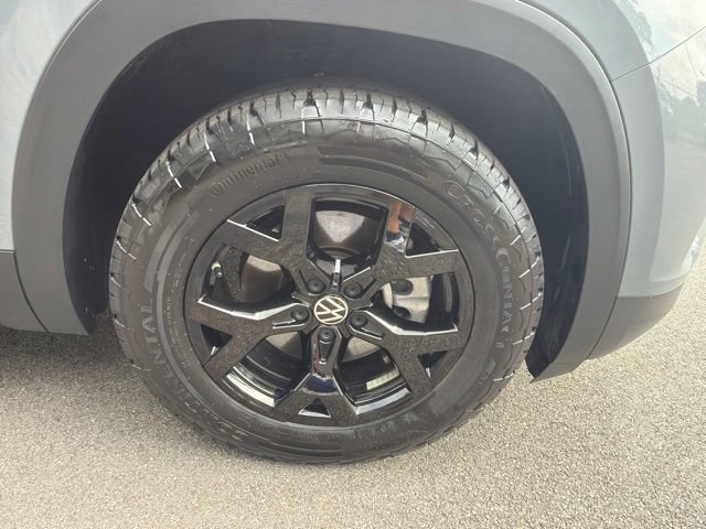 Used 2024 Volkswagen Atlas Peak Edition SE AWD/4WD image 40
