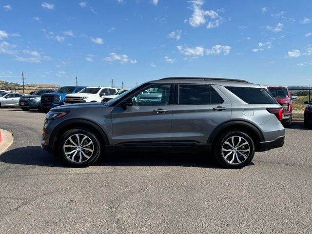 Certified 2025 Ford Explorer ST-Line AWD/4WD image 2