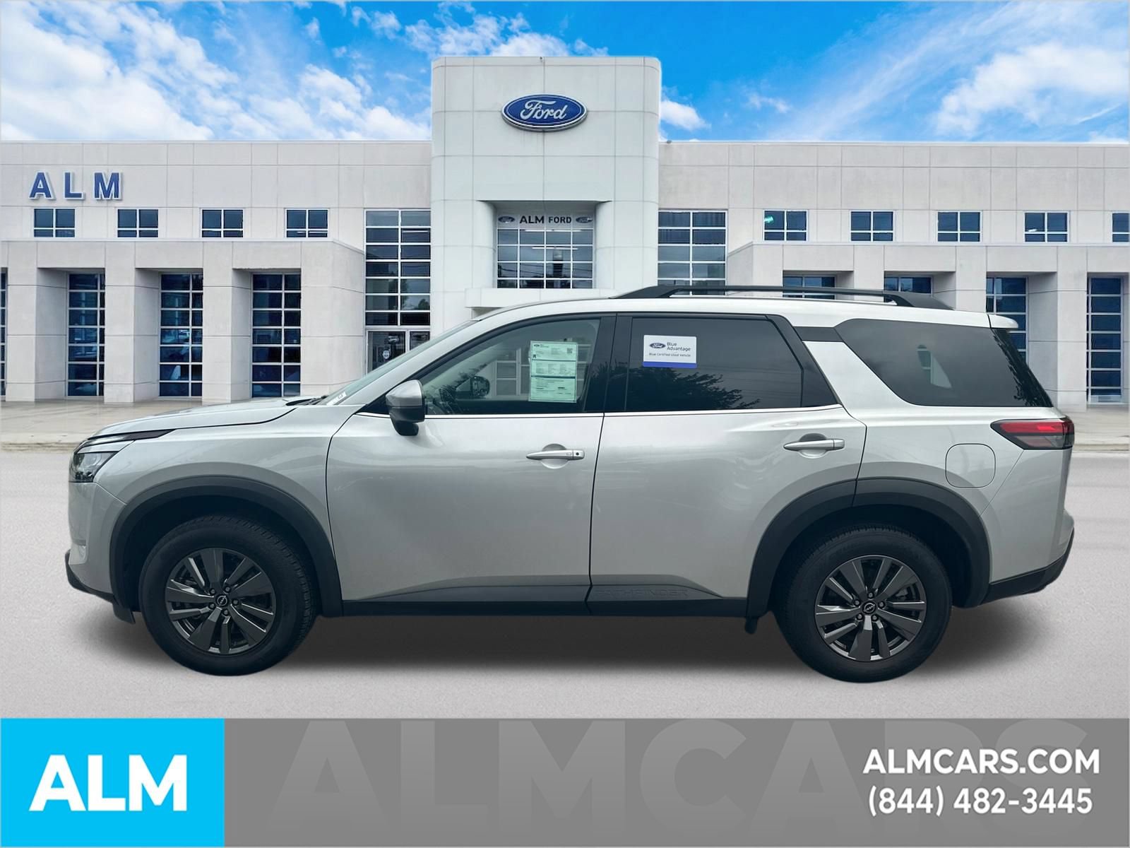 Used 2025 Nissan Pathfinder SV FWD image 9