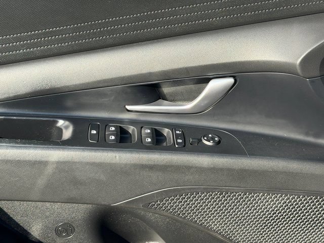 Used 2022 Hyundai Elantra SEL FWD image 32