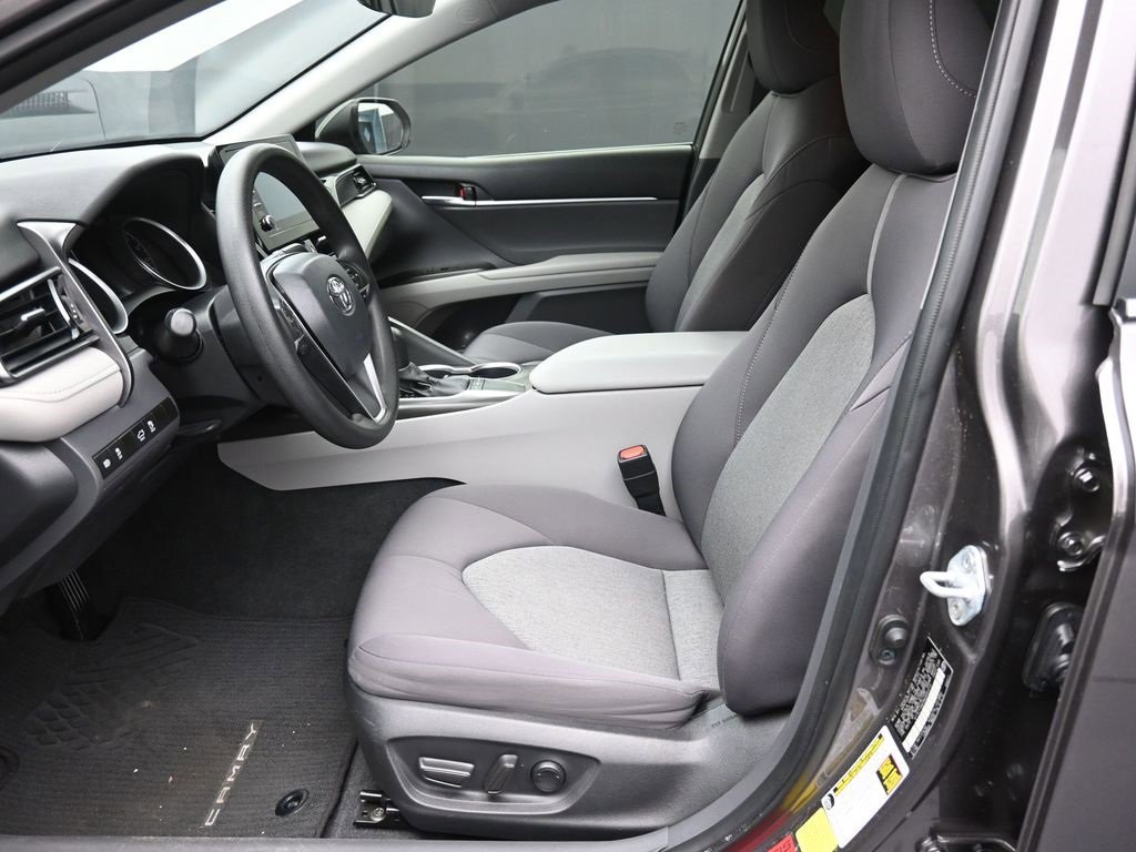 Used 2022 Toyota Camry LE image 21